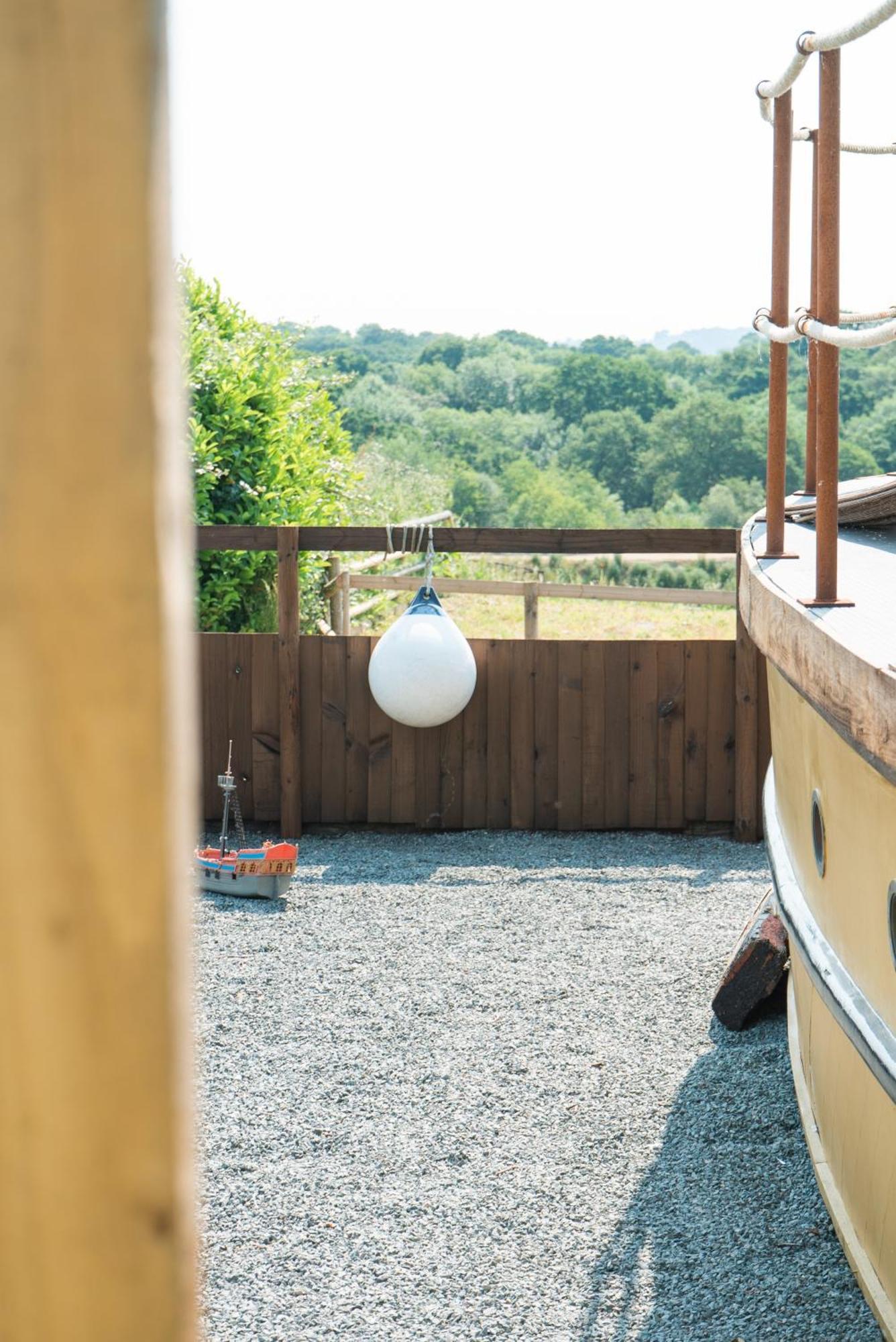 Swallowfield Glamping-Unsinkable Yeovil Exterior foto